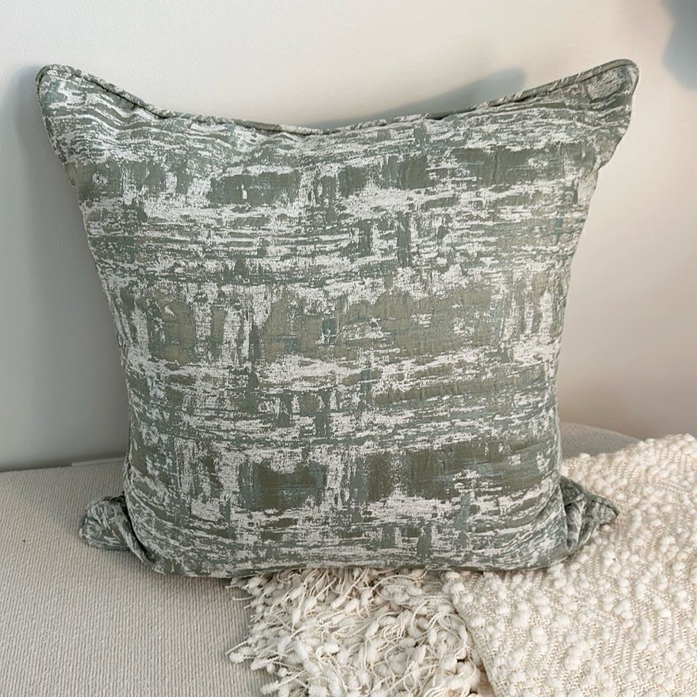 Frontgate Textured Large Accent Throw Pillow 26”x26”